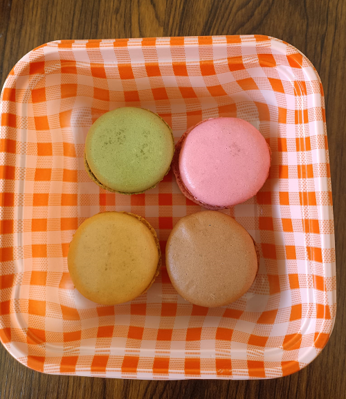 4 Pcs Mixed Flavour Macarons 