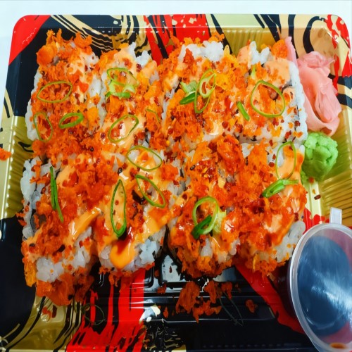 8 Pcs Spicy Tuna & Avocado Futomaki Roll 