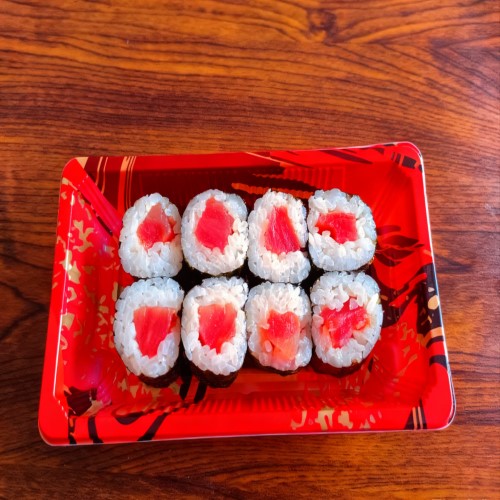 8 Pcs Tuna Maki 