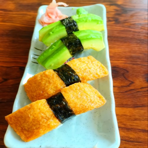 4 Pcs Avocado & Tofu Nigiri 