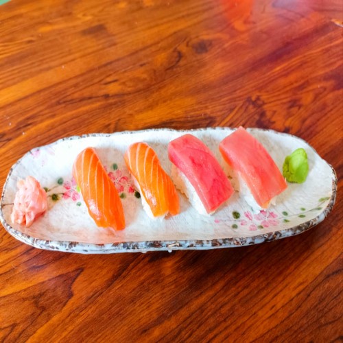 4 Pcs Salmon & Tuna Nigiri 
